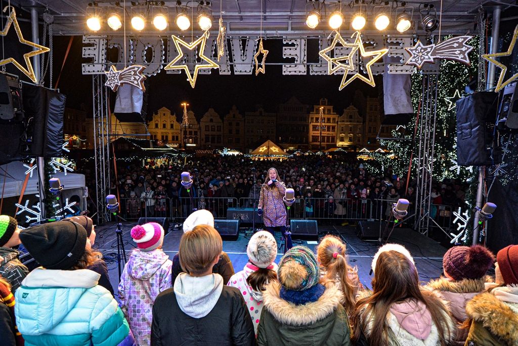Plzeň rozsvítila svůj vánoční strom (foto: M. Pecuch, 1.12.2019)