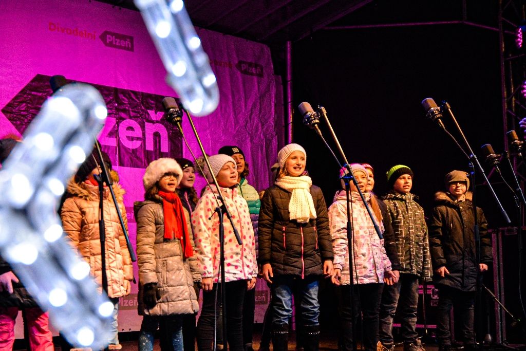 Plzeň rozsvítila svůj vánoční strom (foto: M. Pecuch, 1.12.2019)