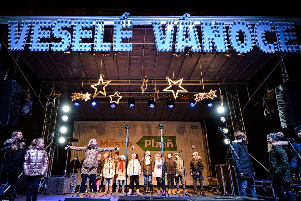 Plzeň rozsvítila svůj vánoční strom (foto: M. Pecuch, 1.12.2019)