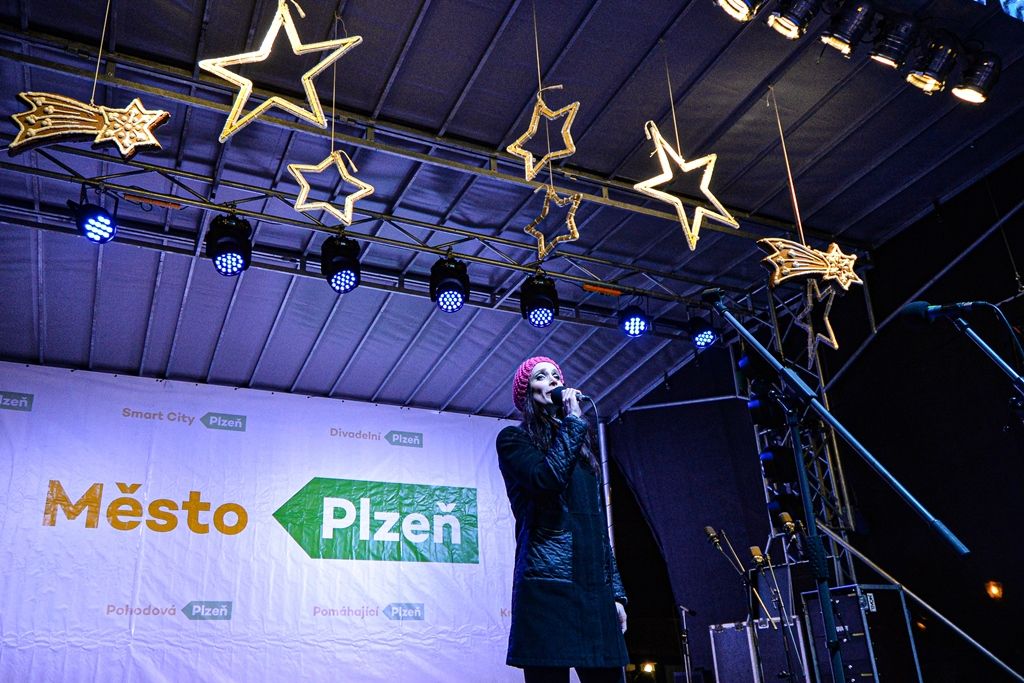 Plzeň rozsvítila svůj vánoční strom (foto: M. Pecuch, 1.12.2019)
