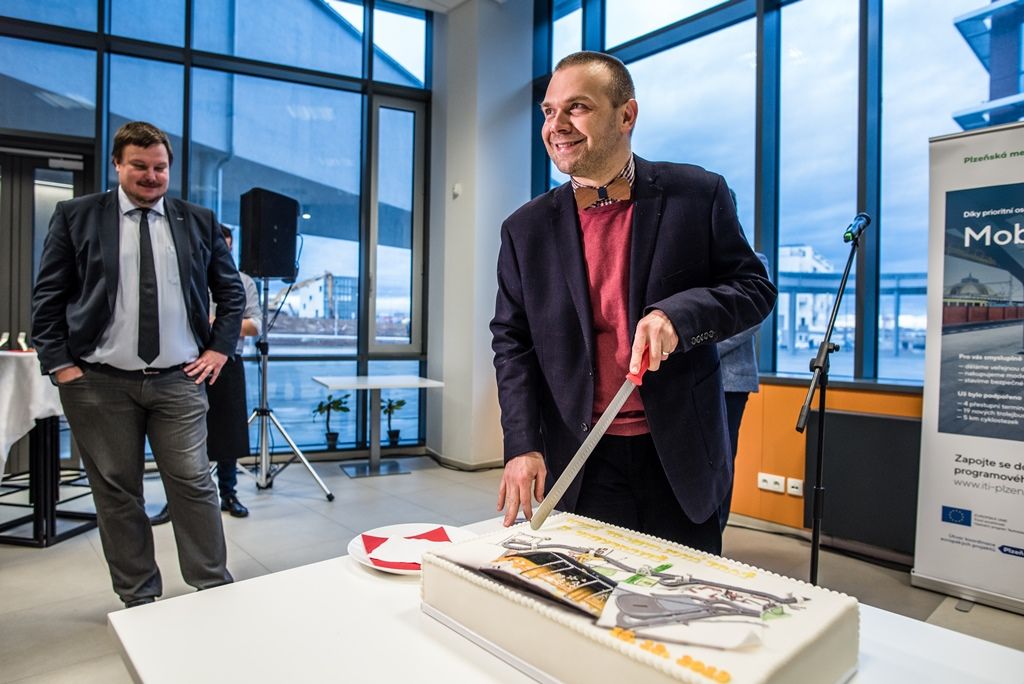 Otevření tramvajové tratě k Západočeské univerzitě (foto: M. Říský, 15.12.2019)