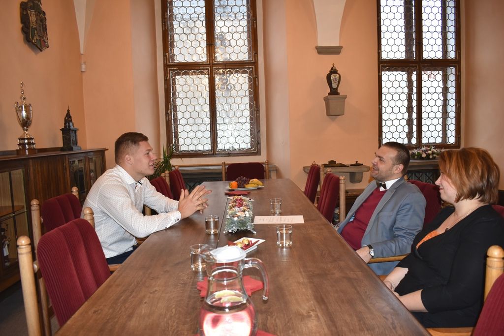 Juniorského Atleta roku 2019 Michala Forejta přijal na radnici plzeňský primátor (foto: A. Jarošová, 13.12.2019)