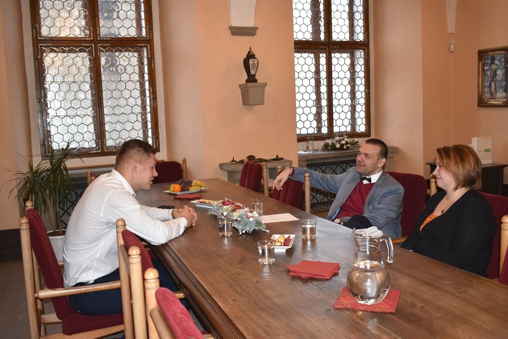 Juniorského Atleta roku 2019 Michala Forejta přijal na radnici plzeňský primátor (foto: A. Jarošová, 13.12.2019)