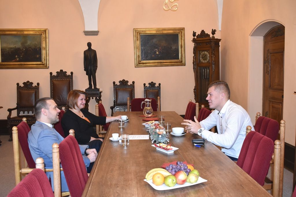 Juniorského Atleta roku 2019 Michala Forejta přijal na radnici plzeňský primátor (foto: A. Jarošová, 13.12.2019)
