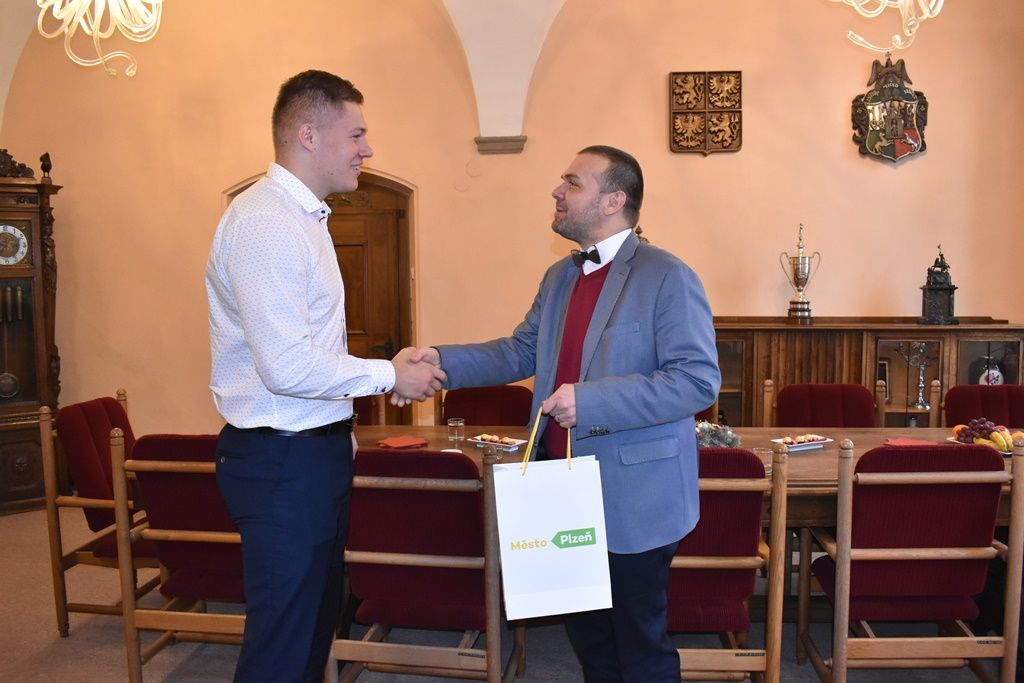 Juniorského Atleta roku 2019 Michala Forejta přijal na radnici plzeňský primátor (foto: A. Jarošová, 13.12.2019)