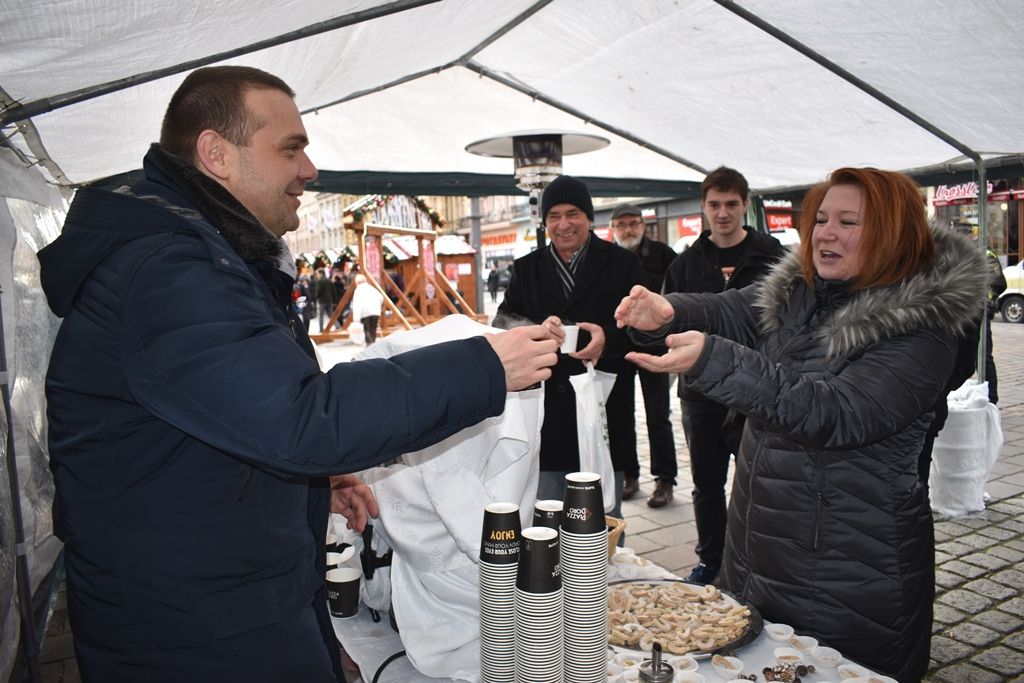 Vánoční punč (fotografie: A. Jarošová, 23.12.2019)