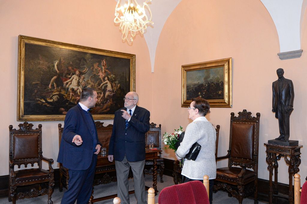 Primátor pogratuloval profesoru Zdeňku Mračkovi k 90. narozeninám (foto: M. Pecuch, 16.1.2020)