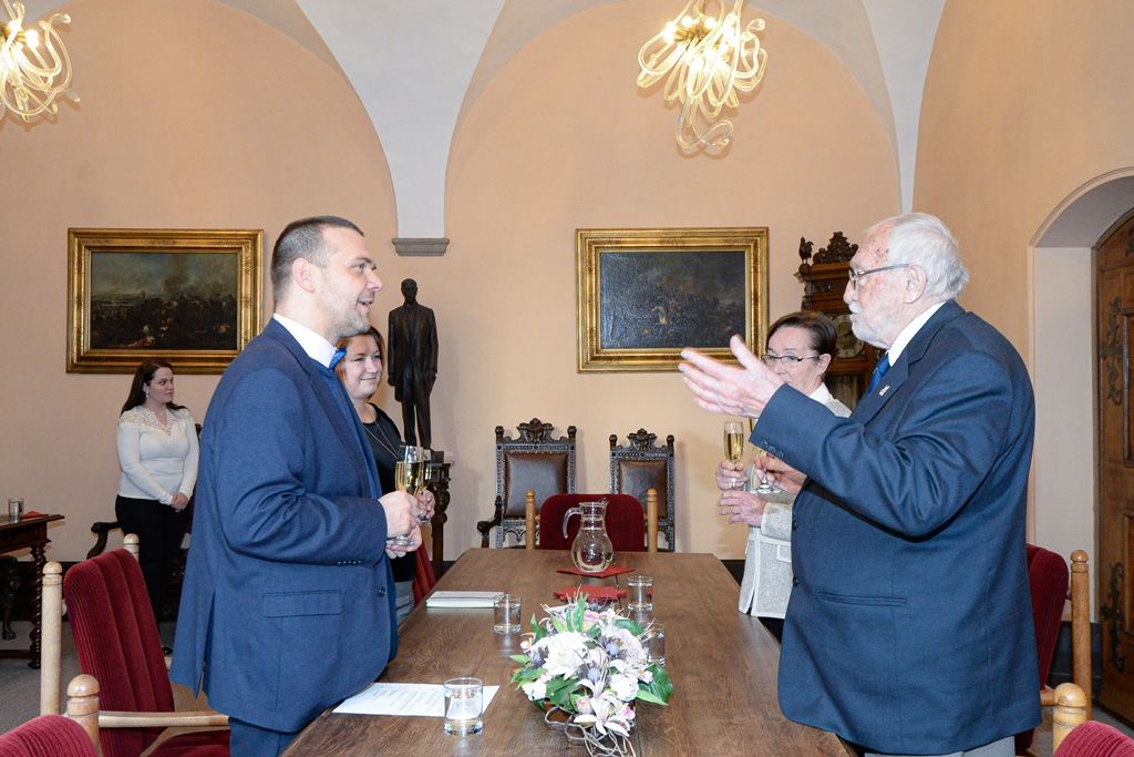 Primátor pogratuloval profesoru Zdeňku Mračkovi k 90. narozeninám (foto: M. Pecuch, 16.1.2020)