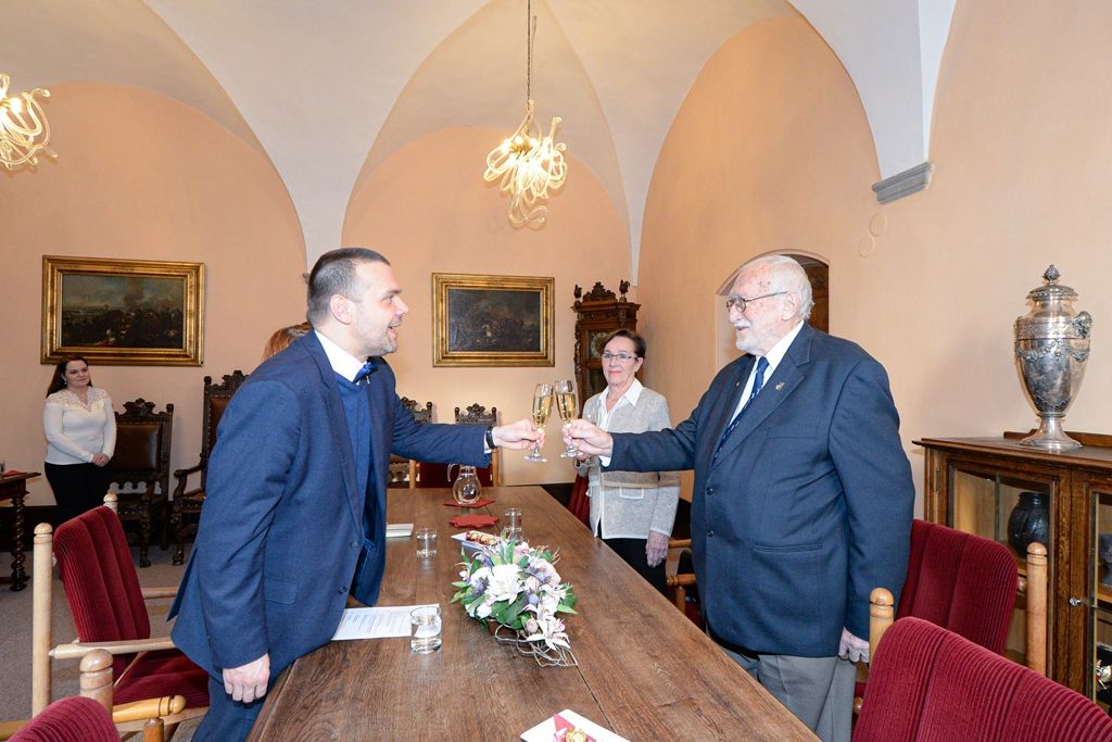 Primátor pogratuloval profesoru Zdeňku Mračkovi k 90. narozeninám (foto: M. Pecuch, 16.1.2020)
