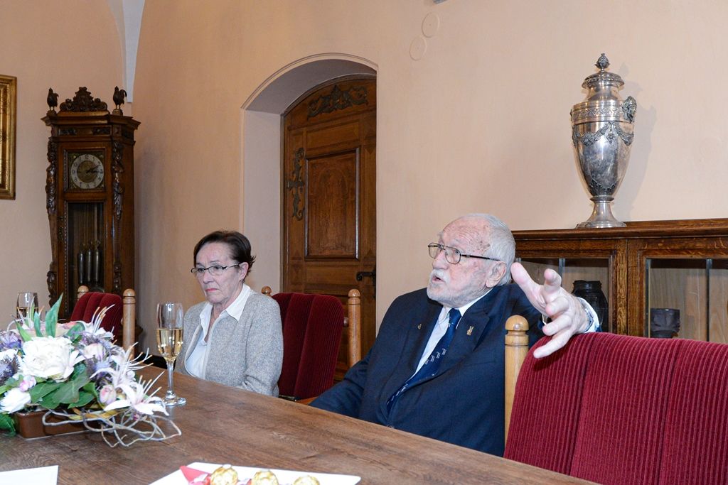 Primátor pogratuloval profesoru Zdeňku Mračkovi k 90. narozeninám (foto: M. Pecuch, 16.1.2020)