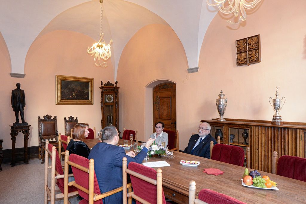 Primátor pogratuloval profesoru Zdeňku Mračkovi k 90. narozeninám (foto: M. Pecuch, 16.1.2020)