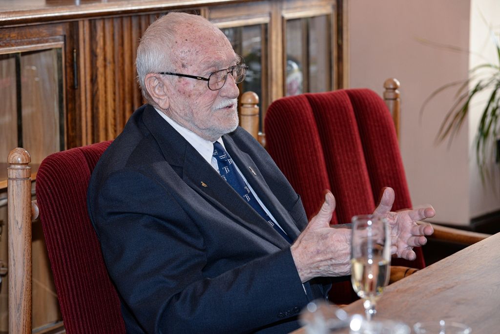 Primátor pogratuloval profesoru Zdeňku Mračkovi k 90. narozeninám (foto: M. Pecuch, 16.1.2020)