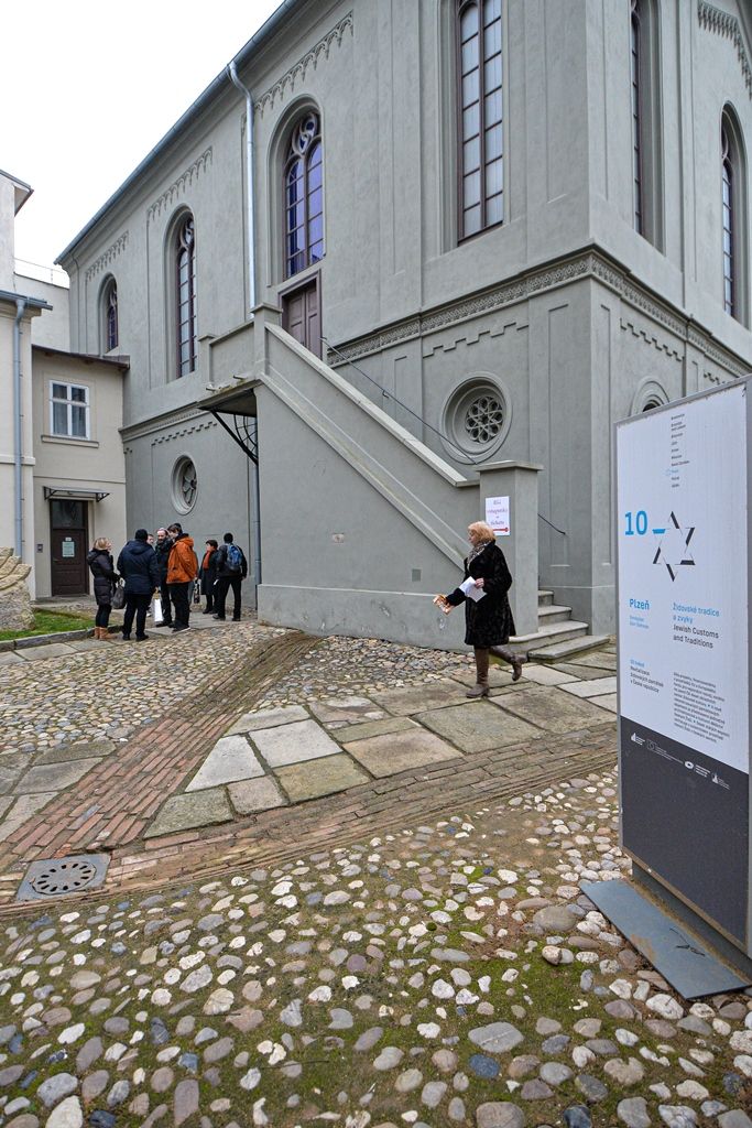 Občané v Plzni uctili památku deportovaných Židů před 78 lety (foto: M. Pecuch, 26.1.2020)