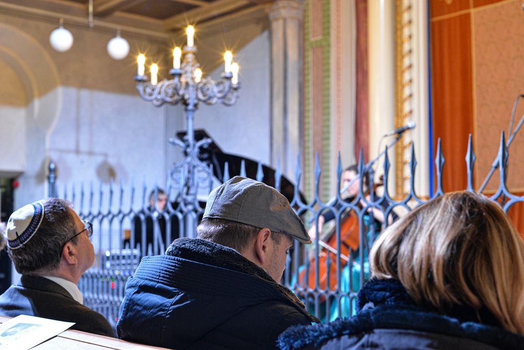 Občané v Plzni uctili památku deportovaných Židů před 78 lety (foto: M. Pecuch, 26.1.2020)