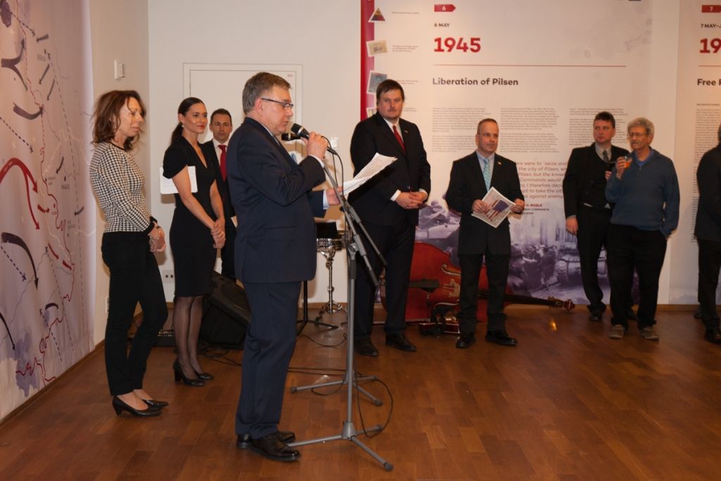 Plzeň zahájila výstavu v New Yorku, přítomni byli i veteráni (zdroj fotografií: new-york.czechcentres.cz)