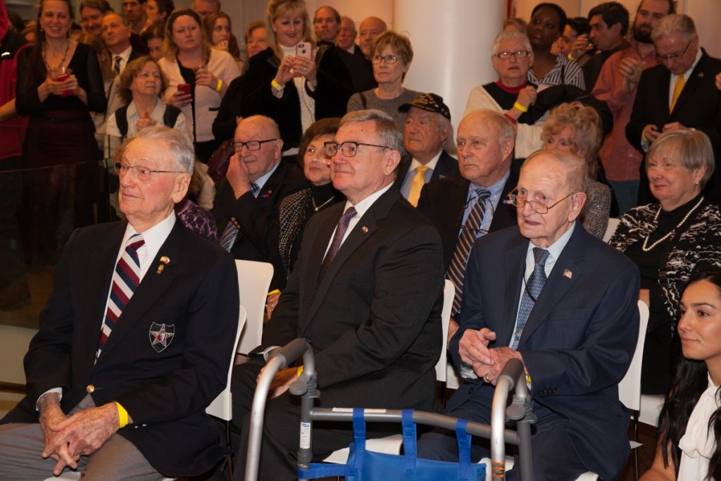 Plzeň zahájila výstavu v New Yorku, přítomni byli i veteráni (zdroj fotografií: new-york.czechcentres.cz)