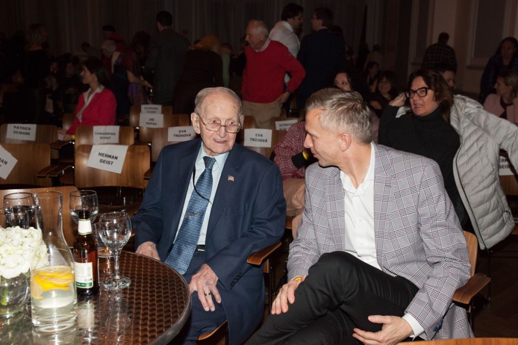 Plzeň zahájila výstavu v New Yorku, přítomni byli i veteráni (zdroj fotografií: new-york.czechcentres.cz)