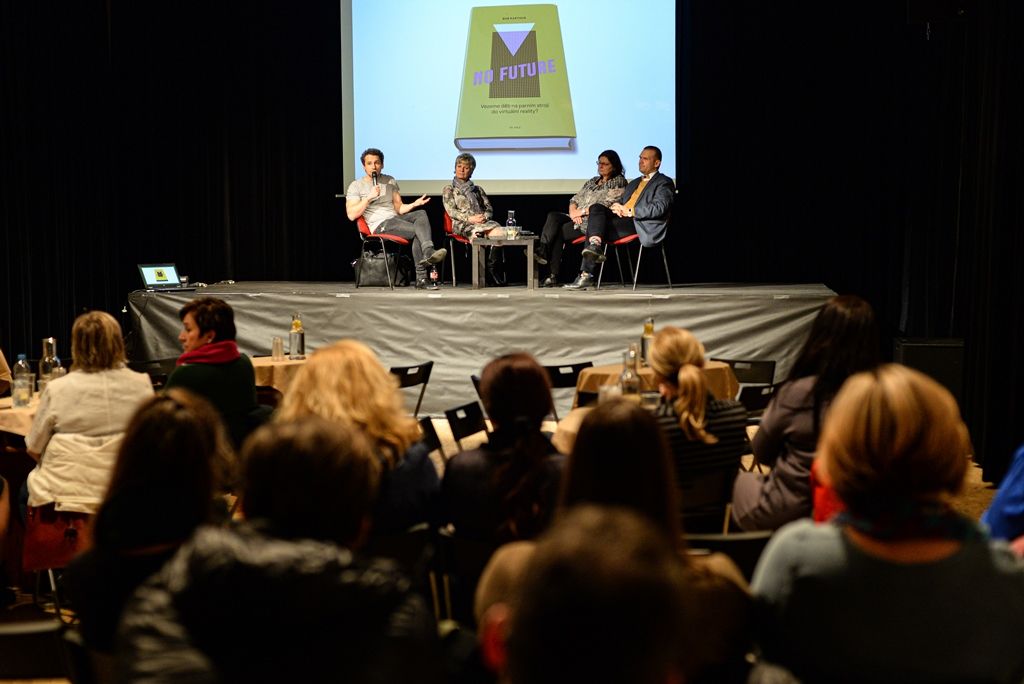 Vezmeme děti na parním stroji do virtuální reality? (foto: M. Pecuch, 4.2.2020)