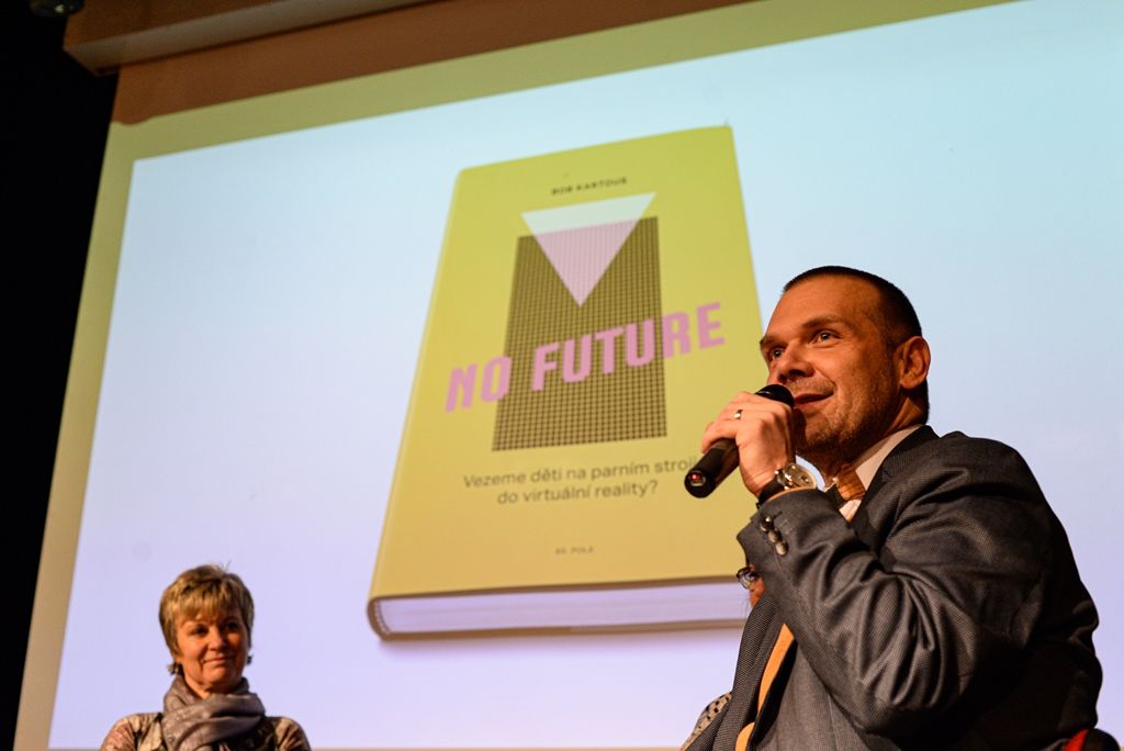 Vezmeme děti na parním stroji do virtuální reality? (foto: M. Pecuch, 4.2.2020)