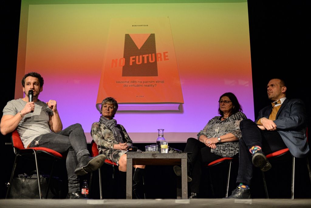 Vezmeme děti na parním stroji do virtuální reality? (foto: M. Pecuch, 4.2.2020)