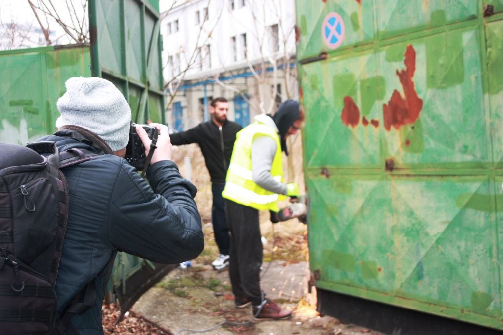 Problémový areál v Přeštické ulici se začal vyklízet (foto: E. Barborková, 17.2.2020)