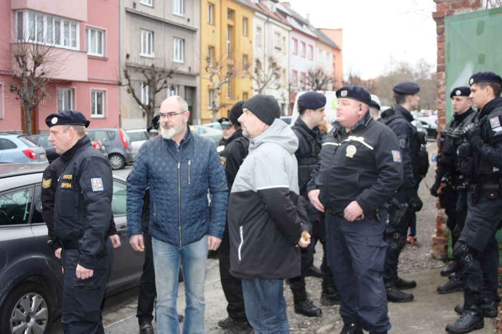 Problémový areál v Přeštické ulici se začal vyklízet (foto: E. Barborková, 17.2.2020)