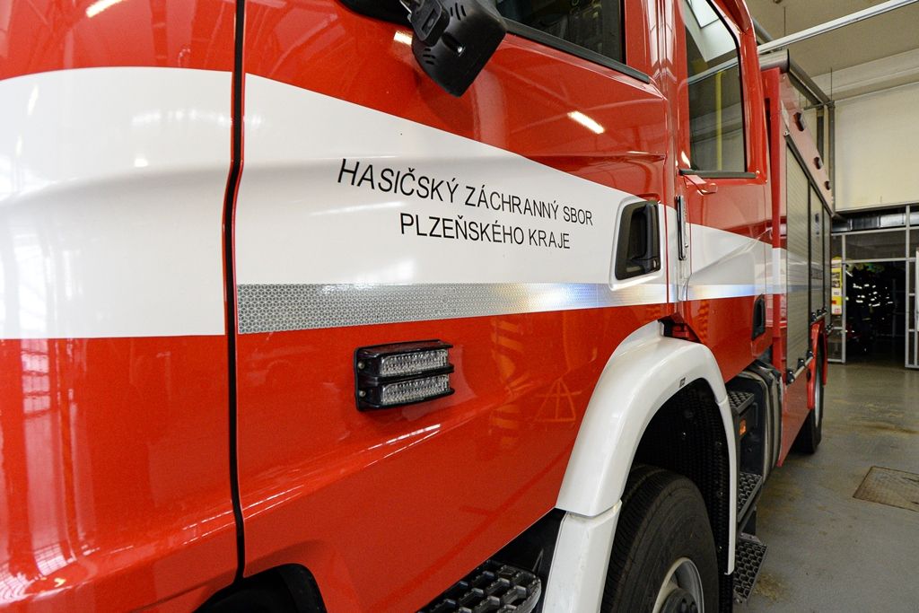 Hasiči v Plzni na Košutce mají novou supermoderní cisternu (foto: M. Pecuch, 28.2.2020)