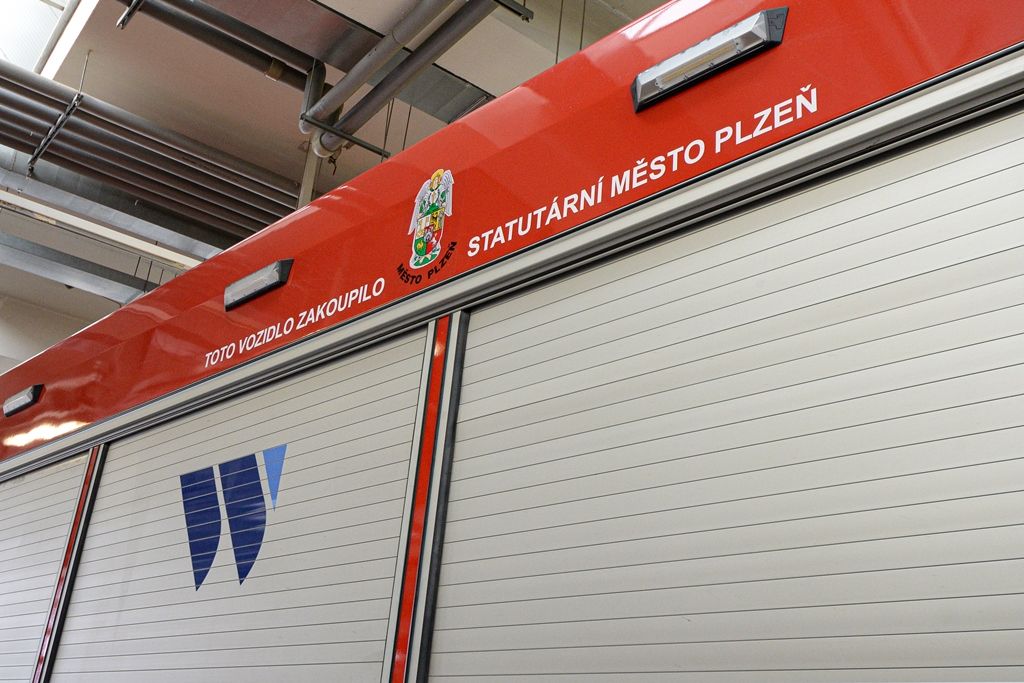 Hasiči v Plzni na Košutce mají novou supermoderní cisternu (foto: M. Pecuch, 28.2.2020)
