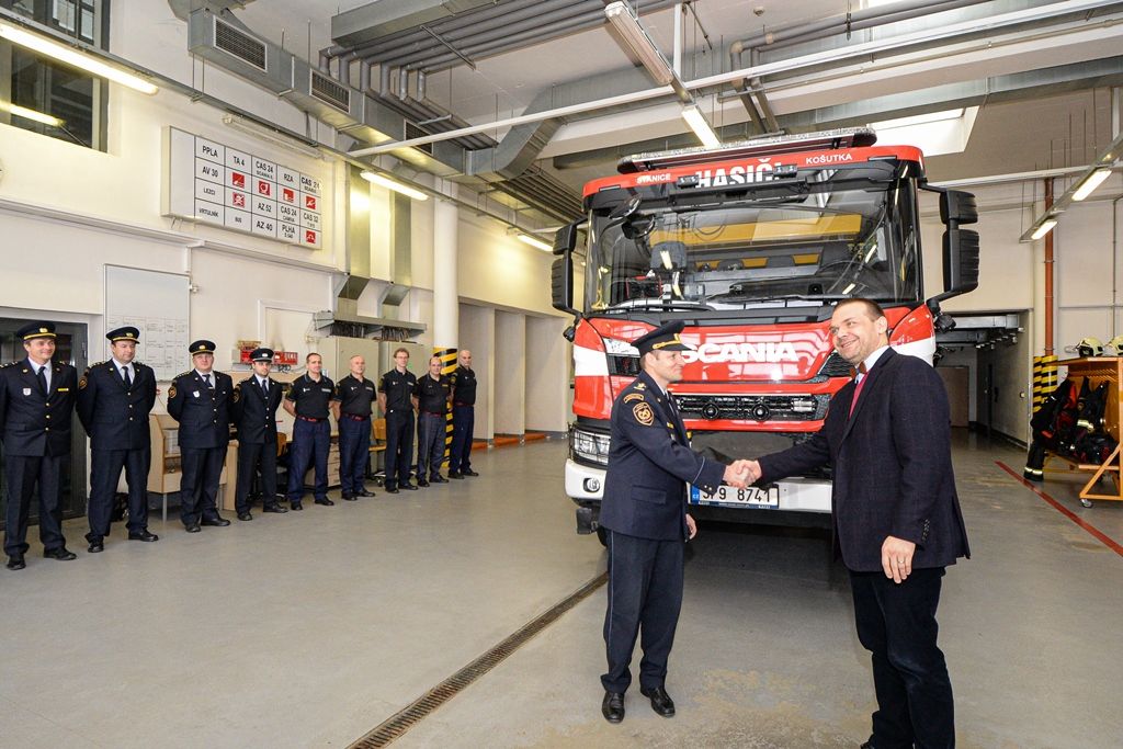 Hasiči v Plzni na Košutce mají novou supermoderní cisternu (foto: M. Pecuch, 28.2.2020)