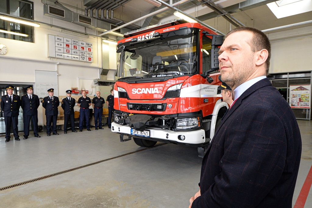 Hasiči v Plzni na Košutce mají novou supermoderní cisternu (foto: M. Pecuch, 28.2.2020)