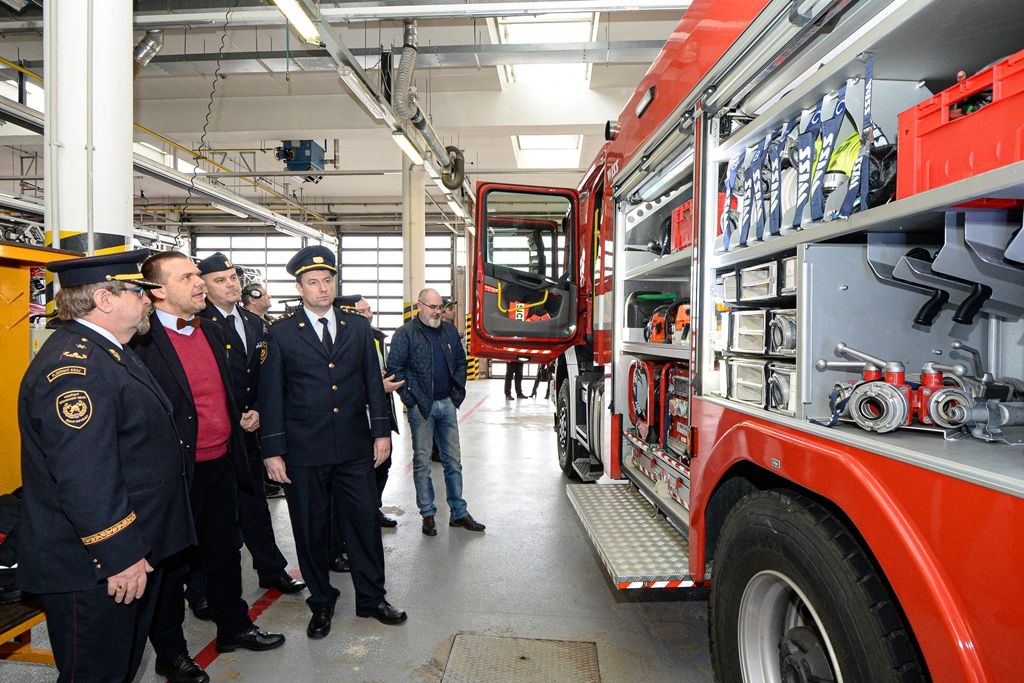 Hasiči v Plzni na Košutce mají novou supermoderní cisternu (foto: M. Pecuch, 28.2.2020)