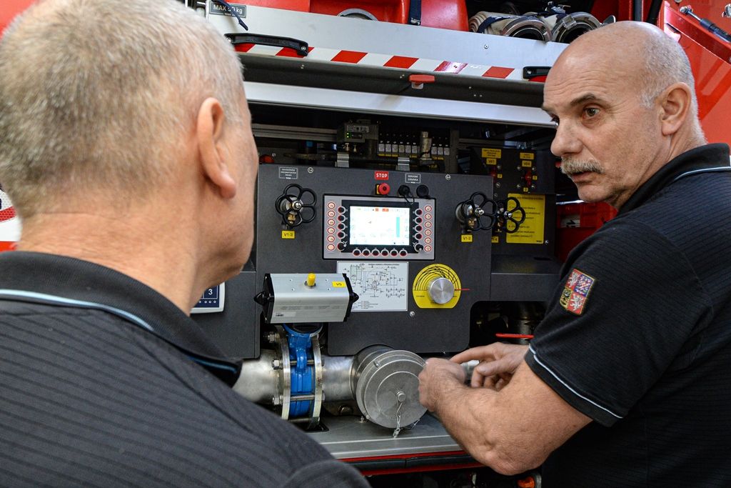 Hasiči v Plzni na Košutce mají novou supermoderní cisternu (foto: M. Pecuch, 28.2.2020)