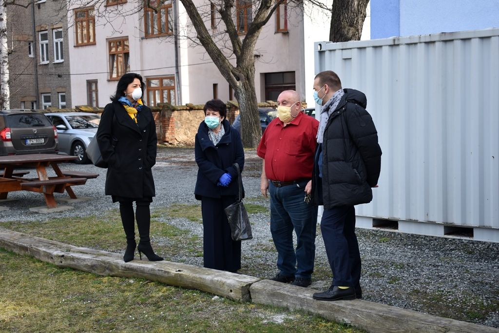 Členové rady města navštívili sociální zařízení, aby podpořili boj proti koronaviru (foto: A. Jarošová, 17.3.2020)