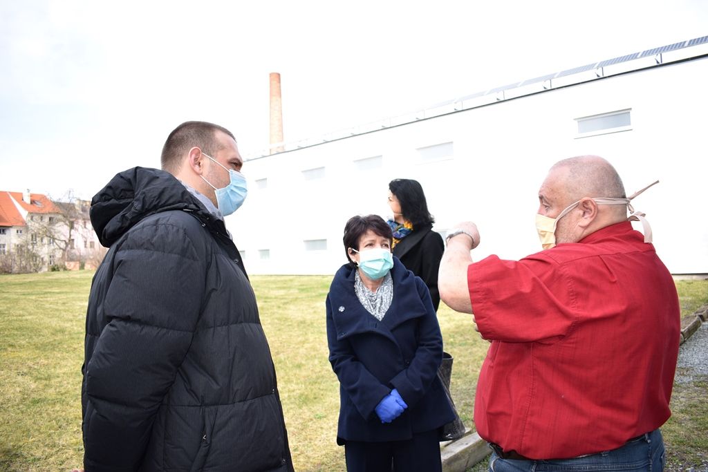 Členové rady města navštívili sociální zařízení, aby podpořili boj proti koronaviru (foto: A. Jarošová, 17.3.2020)