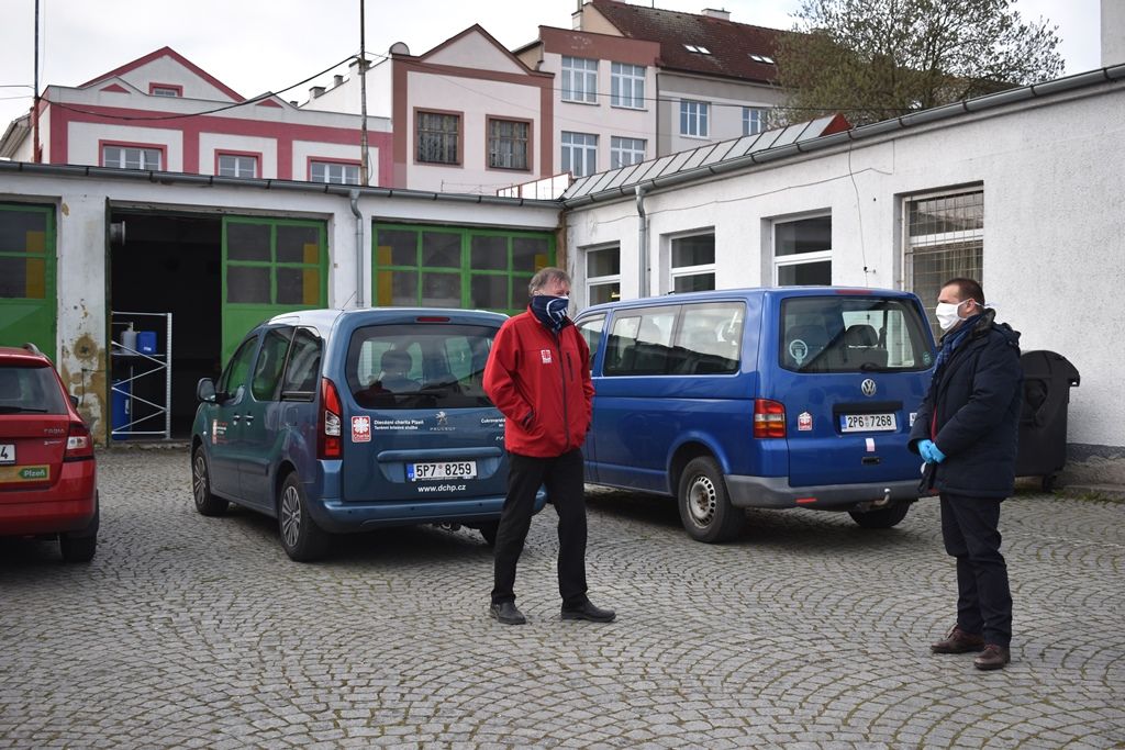 Primátor Plzně zjišťoval situaci v dalších sociálních zařízeních (foto: A. Jarošová, 26.3.2020)