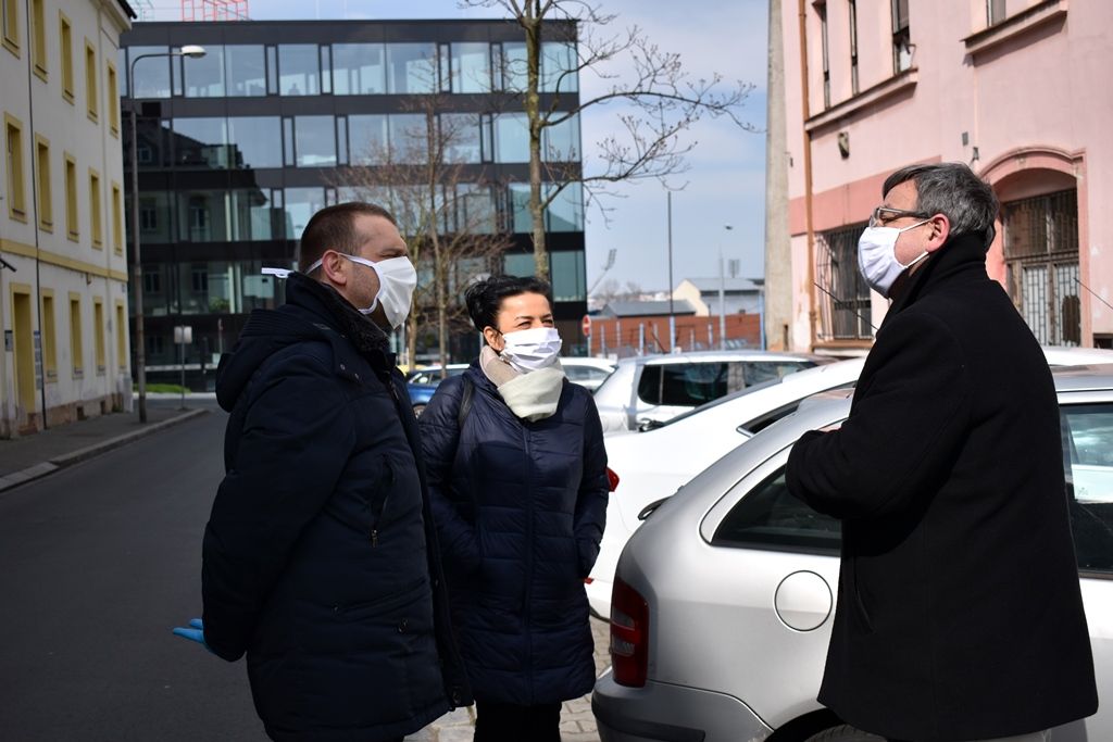 Primátor Plzně zjišťoval situaci v dalších sociálních zařízeních (foto: A. Jarošová, 26.3.2020)