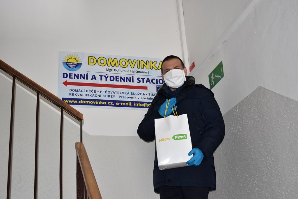 Primátor Plzně zjišťoval situaci v dalších sociálních zařízeních (foto: A. Jarošová, 26.3.2020)