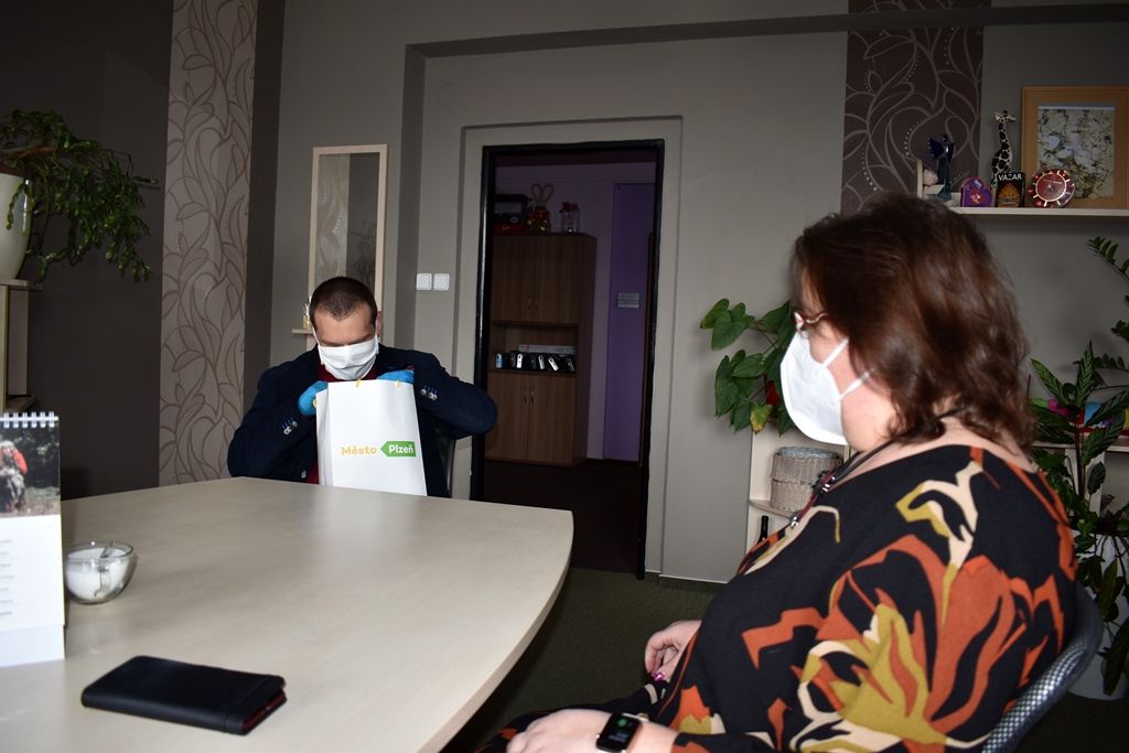 Primátor Plzně zjišťoval situaci v dalších sociálních zařízeních (foto: A. Jarošová, 26.3.2020)