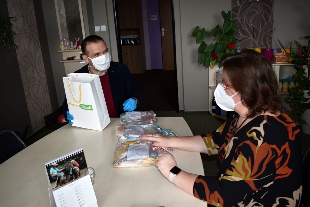 Primátor Plzně zjišťoval situaci v dalších sociálních zařízeních (foto: A. Jarošová, 26.3.2020)