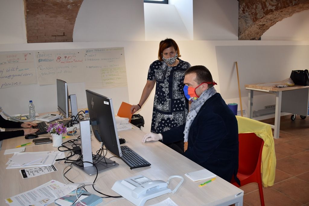 Primátor Baxa navštívil Kontaktní centrum a TOTEM (foto: A. Jarošová, 2.4.2020)