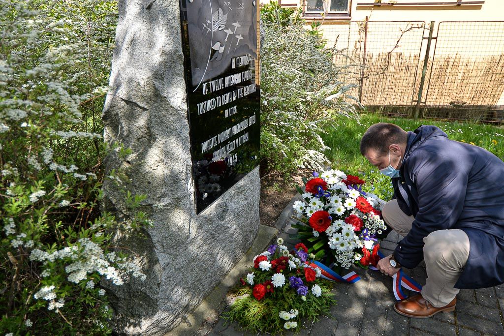 Křimice a Litice vzpomněli na padlé americké letce (foto: M. Pecuch, 25.4.2020)