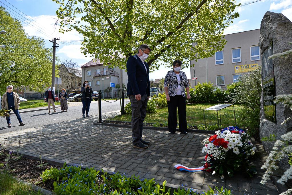 Křimice a Litice vzpomněli na padlé americké letce (foto: M. Pecuch, 25.4.2020)