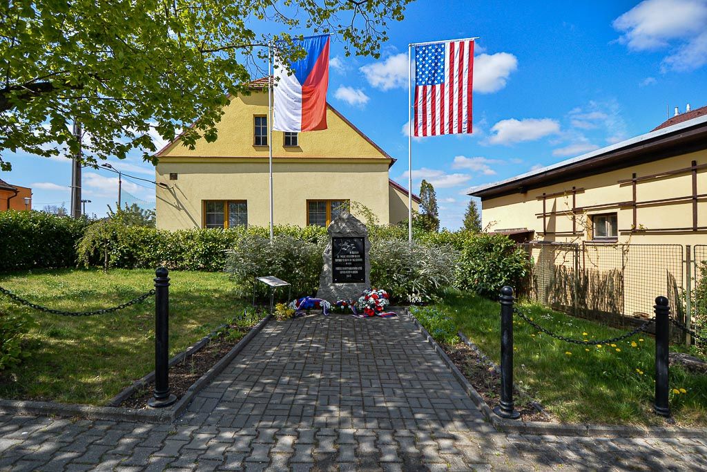 Křimice a Litice vzpomněli na padlé americké letce (foto: M. Pecuch, 25.4.2020)