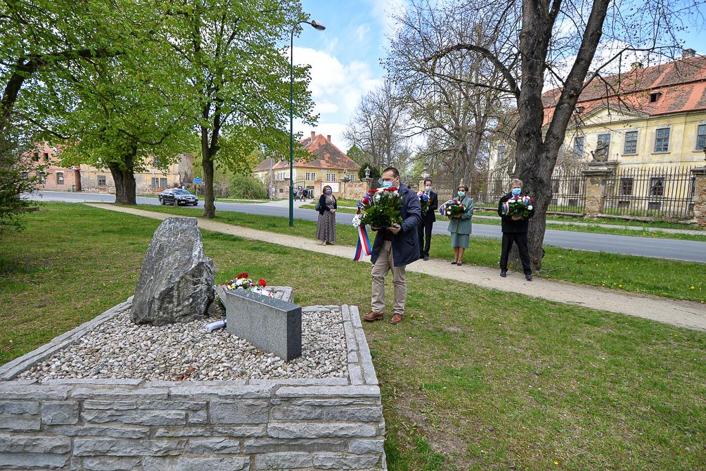 Křimice a Litice vzpomněli na padlé americké letce (foto: M. Pecuch, 25.4.2020)