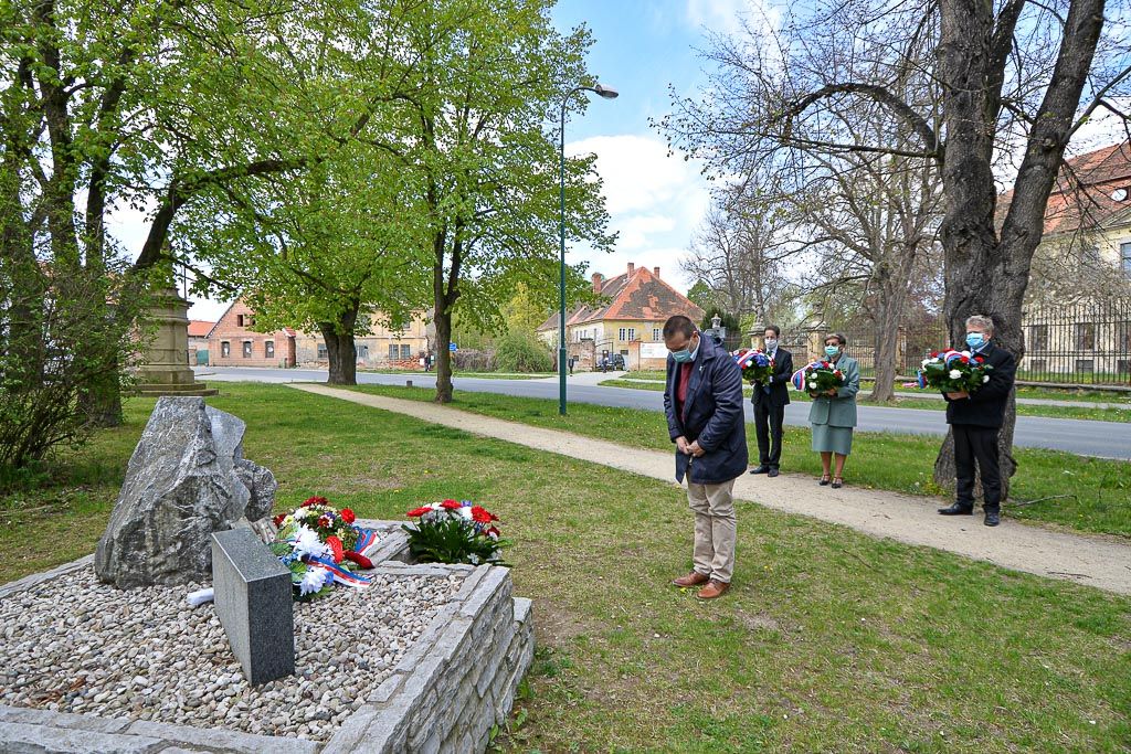Křimice a Litice vzpomněli na padlé americké letce (foto: M. Pecuch, 25.4.2020)