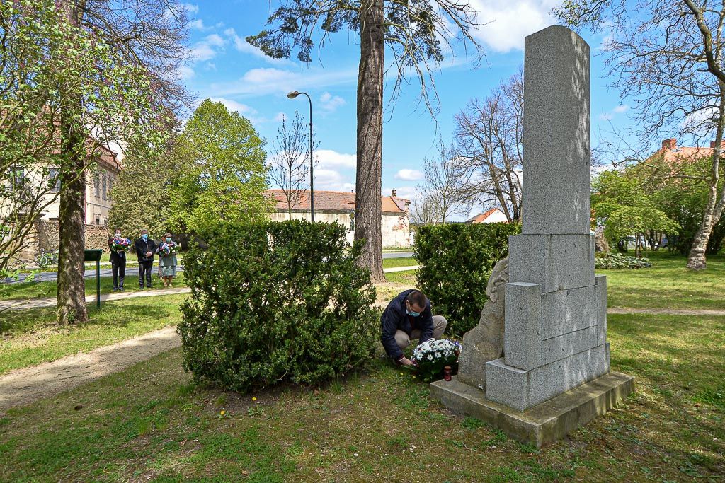 Křimice a Litice vzpomněli na padlé americké letce (foto: M. Pecuch, 25.4.2020)