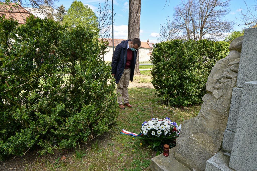 Křimice a Litice vzpomněli na padlé americké letce (foto: M. Pecuch, 25.4.2020)