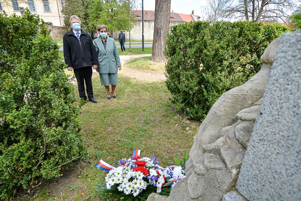 Křimice a Litice vzpomněli na padlé americké letce (foto: M. Pecuch, 25.4.2020)