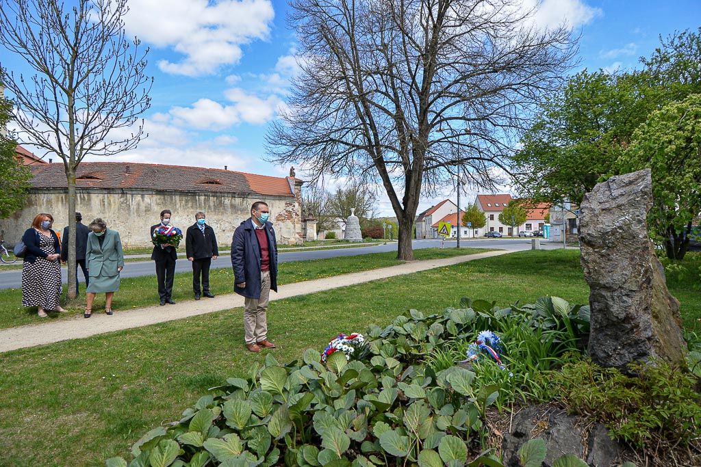 Křimice a Litice vzpomněli na padlé americké letce (foto: M. Pecuch, 25.4.2020)