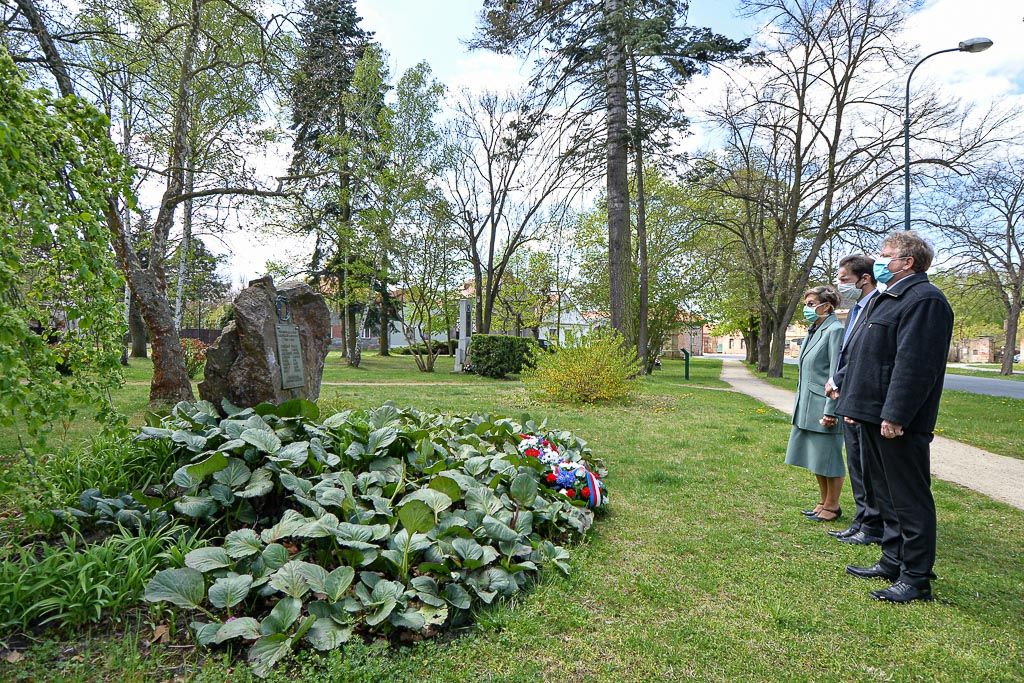 Křimice a Litice vzpomněli na padlé americké letce (foto: M. Pecuch, 25.4.2020)